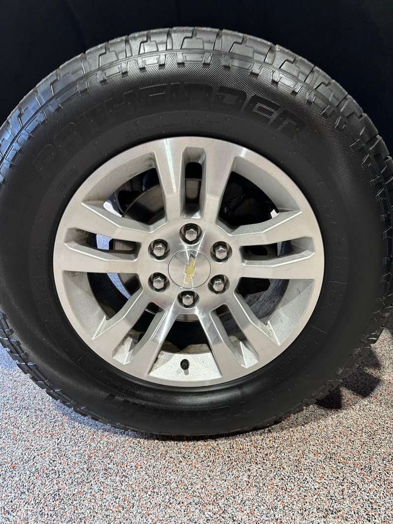 Chevrolet Silverado 1500 Vehicle Full-screen Gallery Image 12