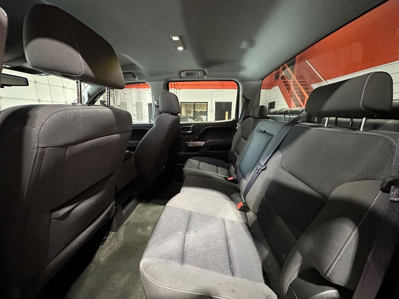 Chevrolet Silverado 1500 Vehicle Full-screen Gallery Image 15