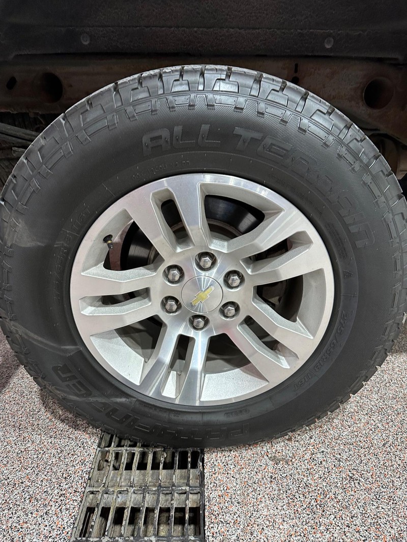 Chevrolet Silverado 1500 Vehicle Full-screen Gallery Image 19