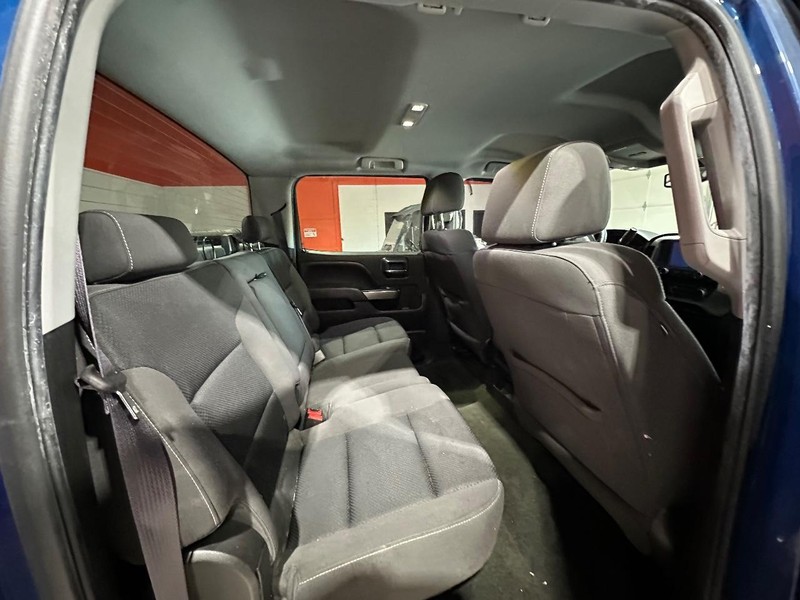 Chevrolet Silverado 1500 Vehicle Full-screen Gallery Image 21