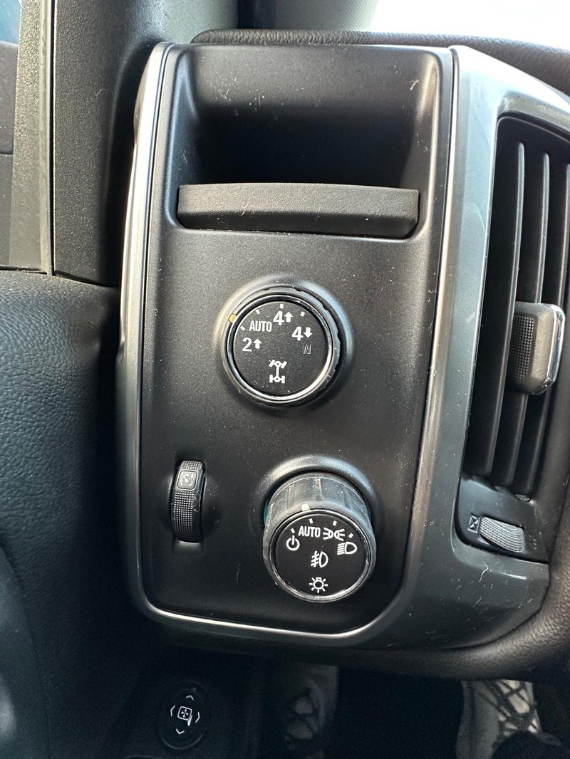 Chevrolet Silverado 1500 Vehicle Full-screen Gallery Image 25