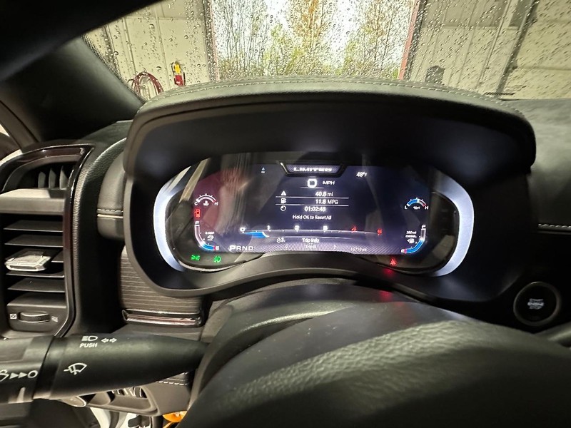 Ram 3500 Chassis Cab Vehicle Full-screen Gallery Image 32