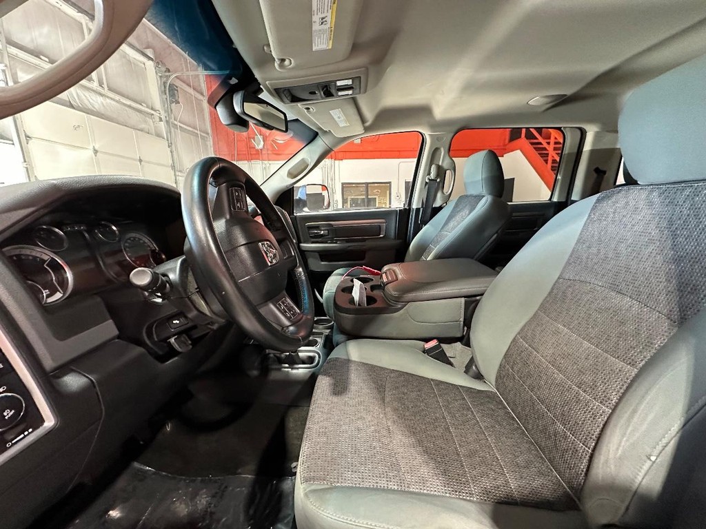 Ram 2500 Vehicle Full-screen Gallery Image 12