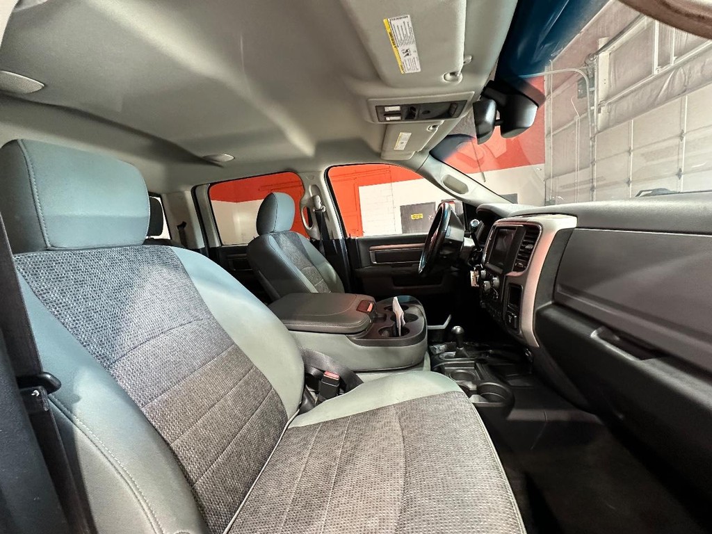 Ram 2500 Vehicle Full-screen Gallery Image 15