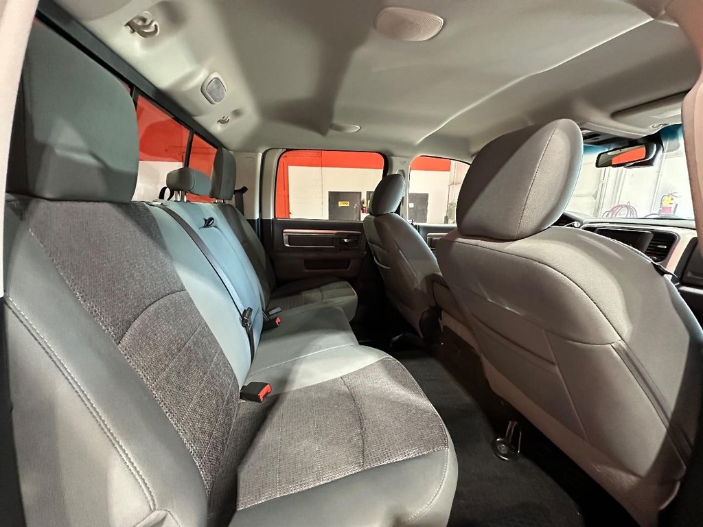 Ram 2500 Vehicle Full-screen Gallery Image 19