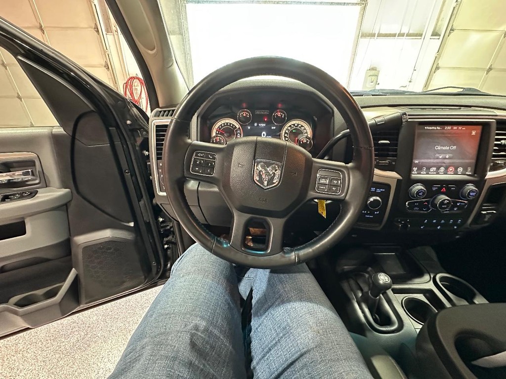 Ram 2500 Vehicle Full-screen Gallery Image 21