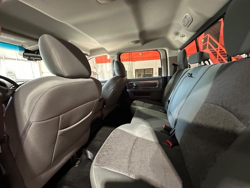 Ram 2500 Vehicle Full-screen Gallery Image 13