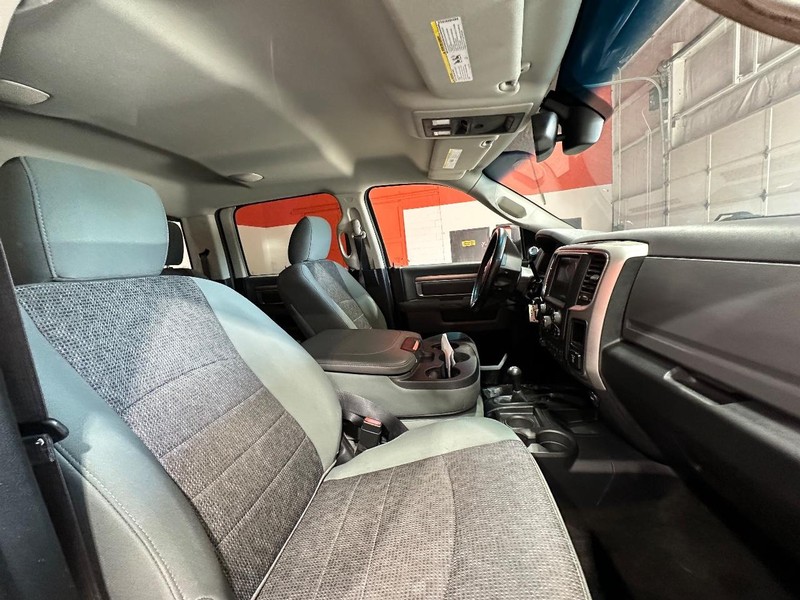 Ram 2500 Vehicle Full-screen Gallery Image 15