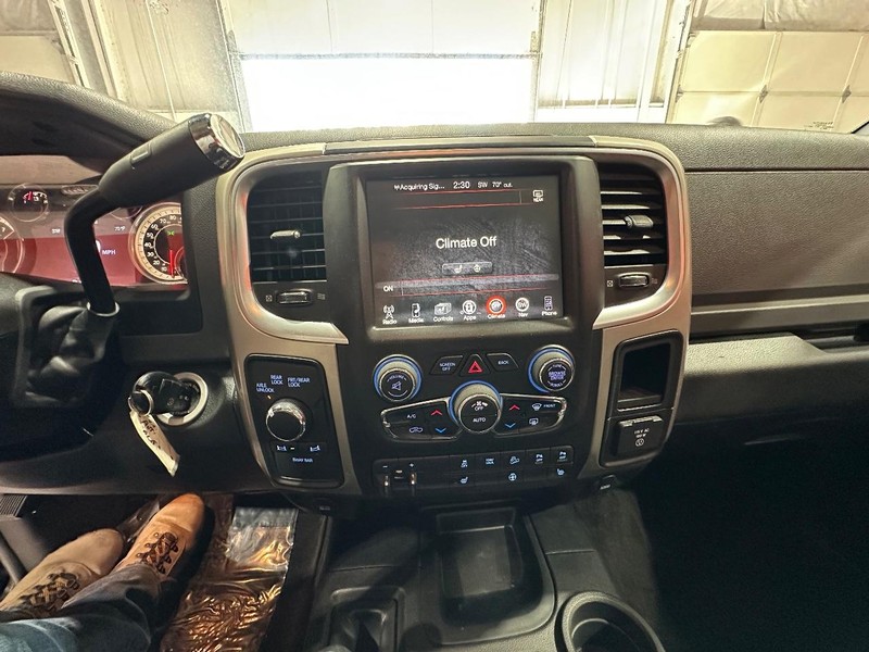Ram 2500 Vehicle Full-screen Gallery Image 18