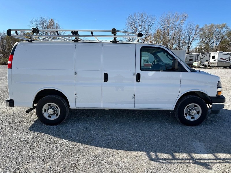 Chevrolet Express 3500 Vehicle Full-screen Gallery Image 02