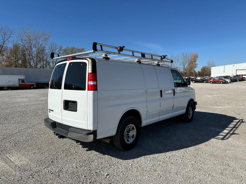 Chevrolet Express 3500 Vehicle Full-screen Gallery Image 03