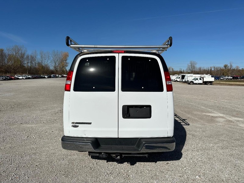 Chevrolet Express 3500 Vehicle Full-screen Gallery Image 06
