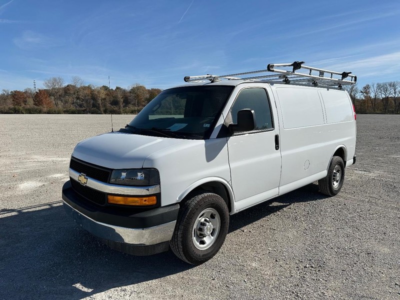 Chevrolet Express 3500 Vehicle Full-screen Gallery Image 09