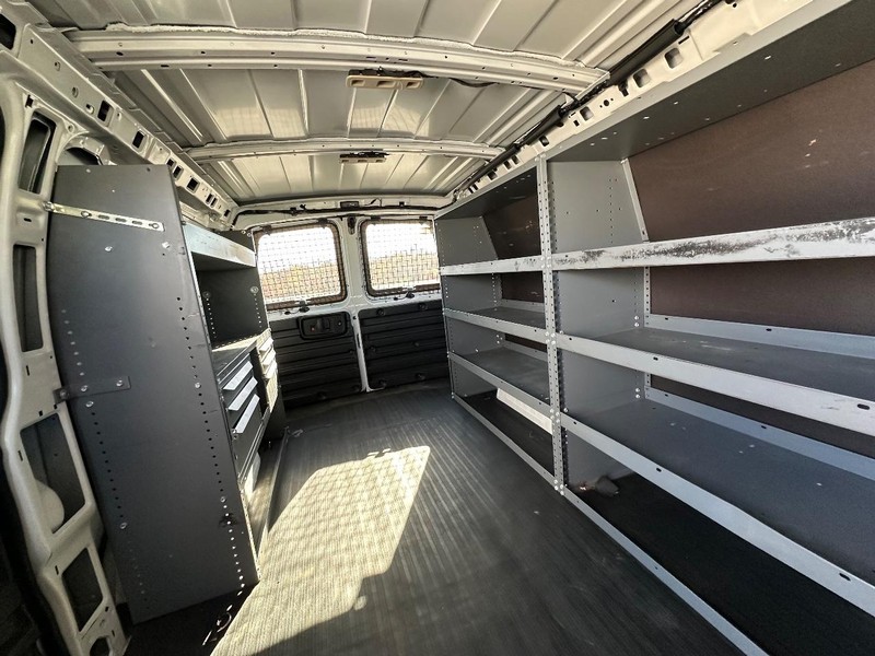 Chevrolet Express 3500 Vehicle Full-screen Gallery Image 13