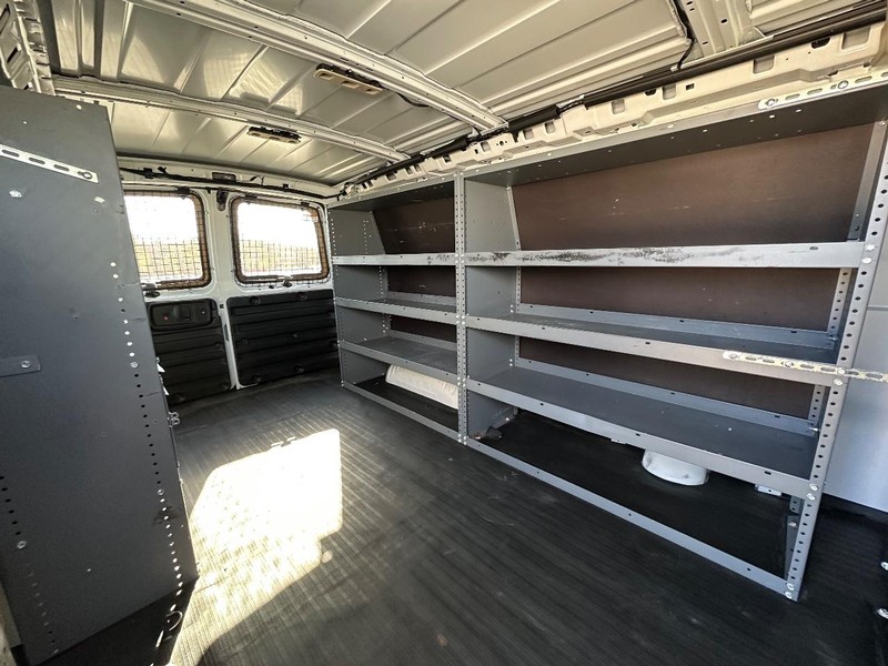 Chevrolet Express 3500 Vehicle Full-screen Gallery Image 14