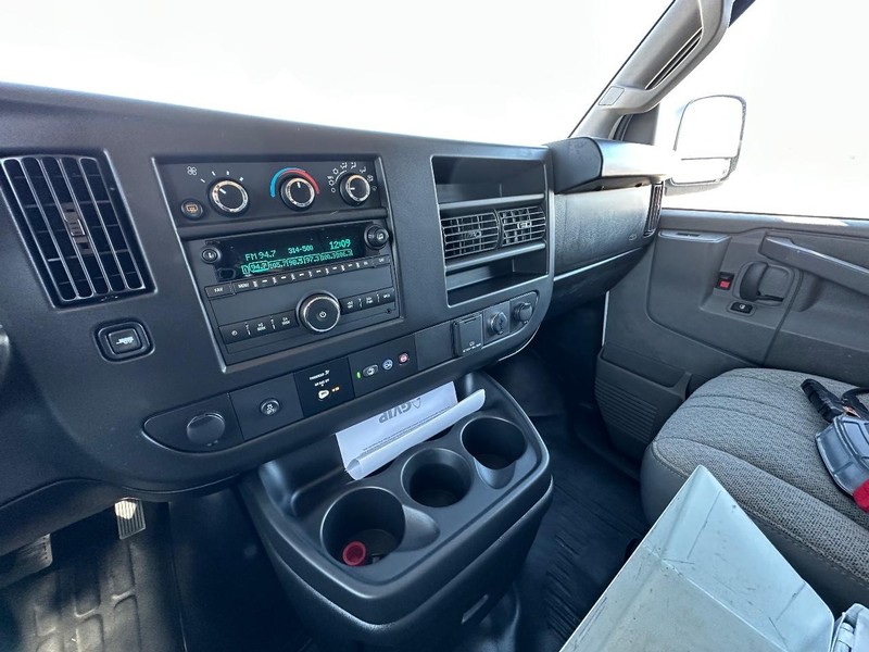 Chevrolet Express 3500 Vehicle Full-screen Gallery Image 21