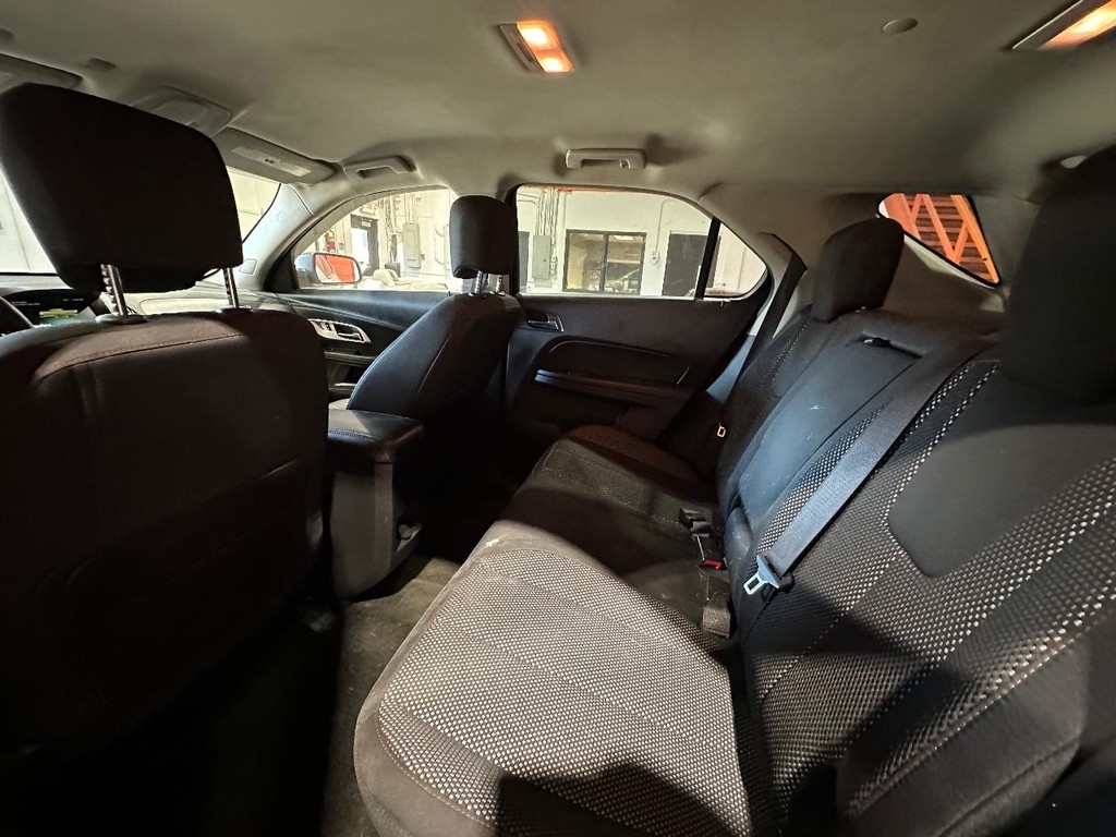 Chevrolet Equinox Vehicle Full-screen Gallery Image 9