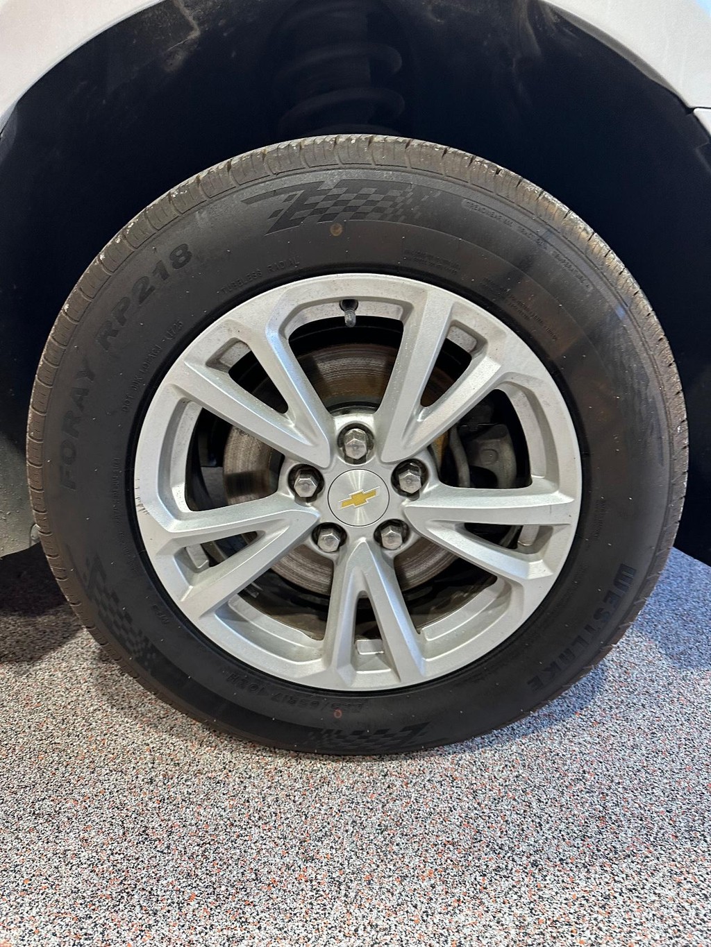 Chevrolet Equinox Vehicle Full-screen Gallery Image 12