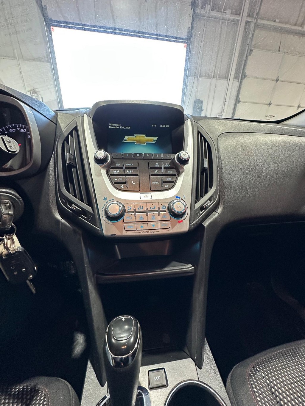 Chevrolet Equinox Vehicle Full-screen Gallery Image 15