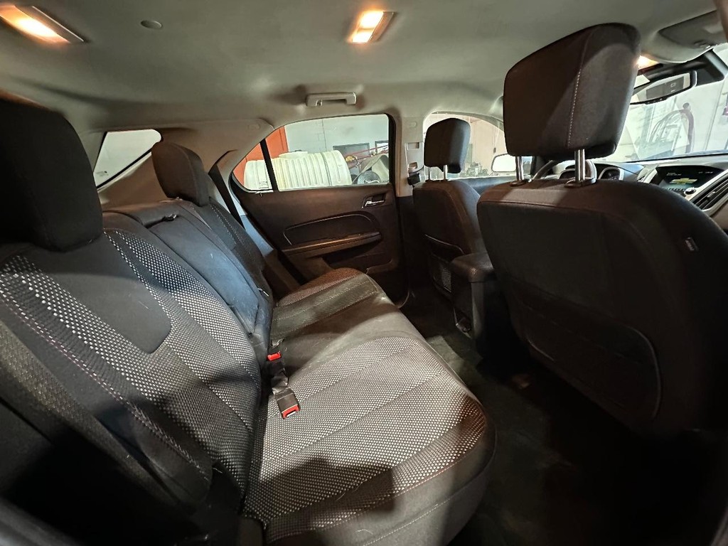 Chevrolet Equinox Vehicle Full-screen Gallery Image 16