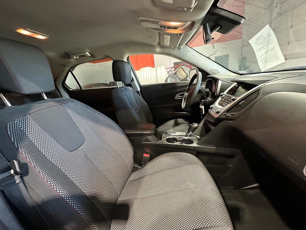 Chevrolet Equinox Vehicle Full-screen Gallery Image 17