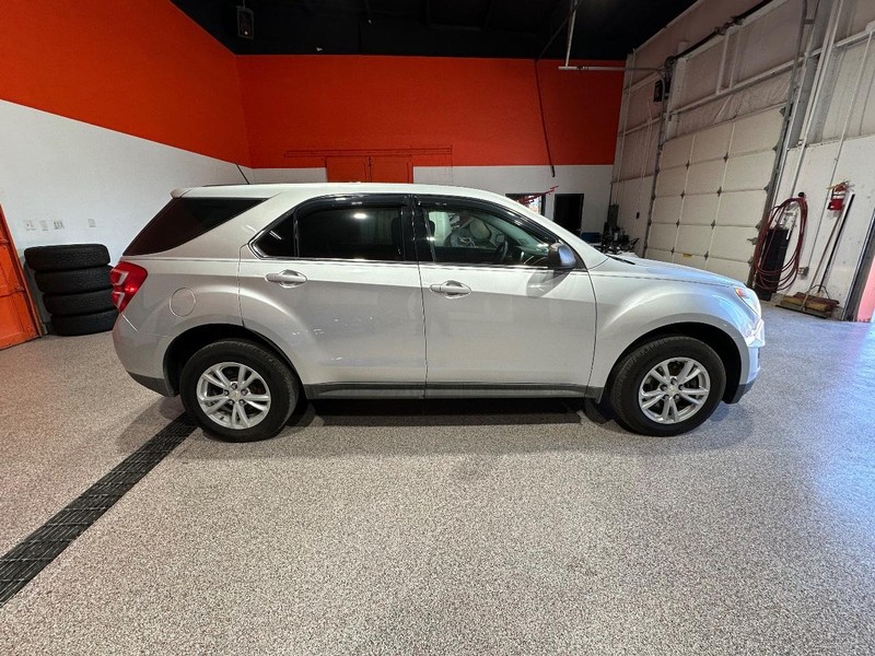 Chevrolet Equinox Vehicle Full-screen Gallery Image 02