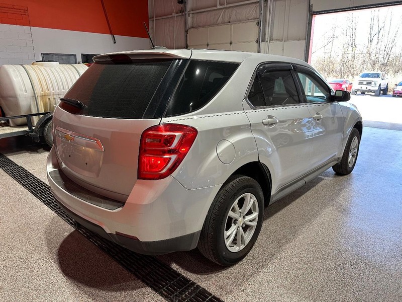 Chevrolet Equinox Vehicle Full-screen Gallery Image 05