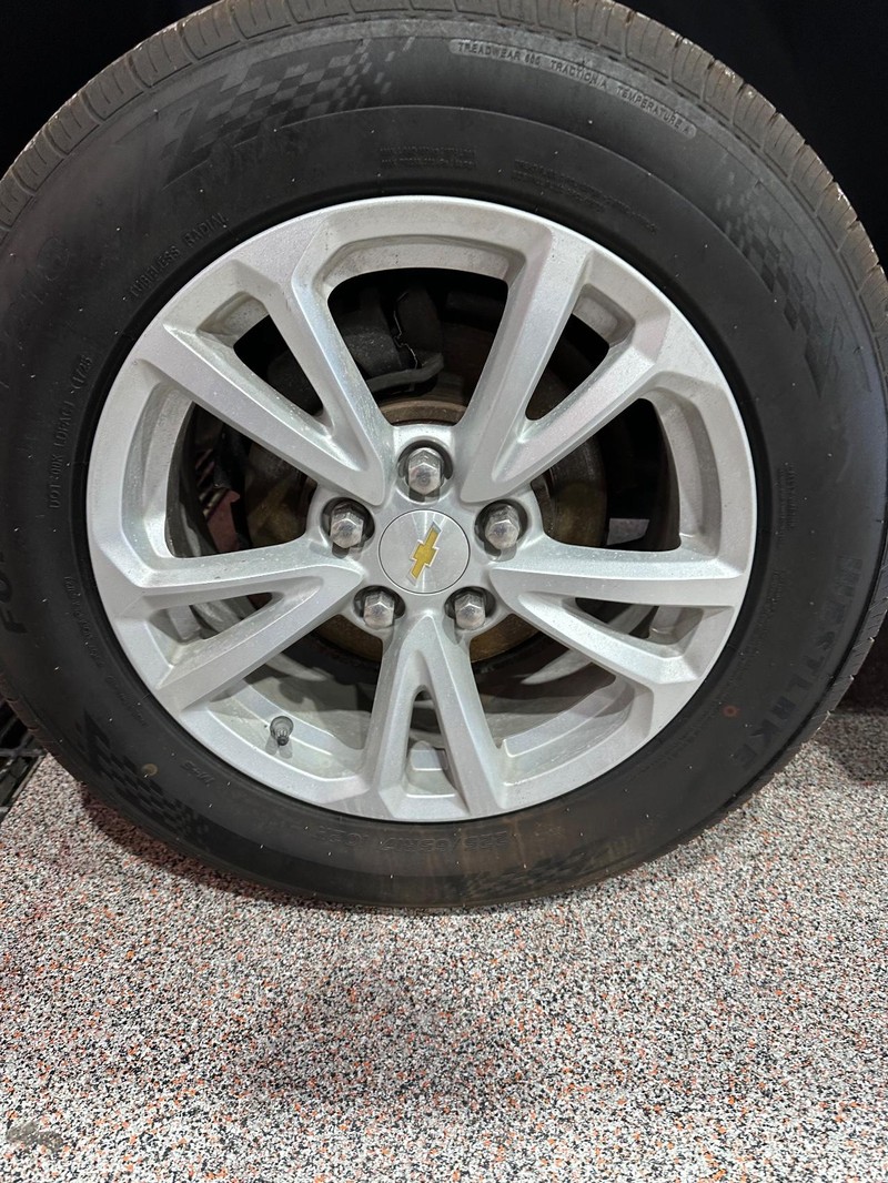 Chevrolet Equinox Vehicle Full-screen Gallery Image 13