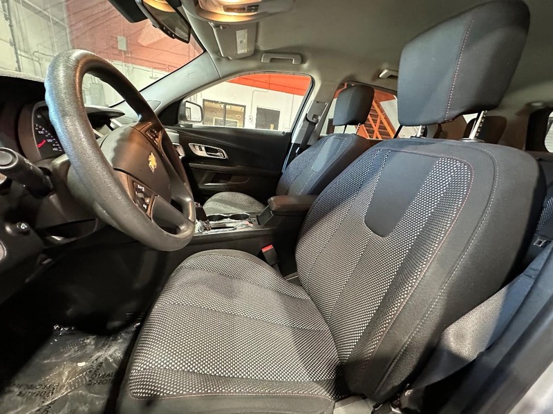 Chevrolet Equinox Vehicle Full-screen Gallery Image 14