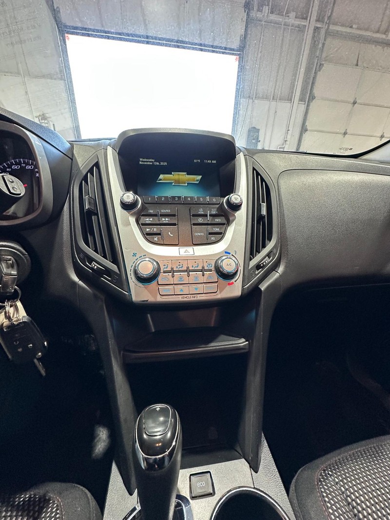 Chevrolet Equinox Vehicle Full-screen Gallery Image 15