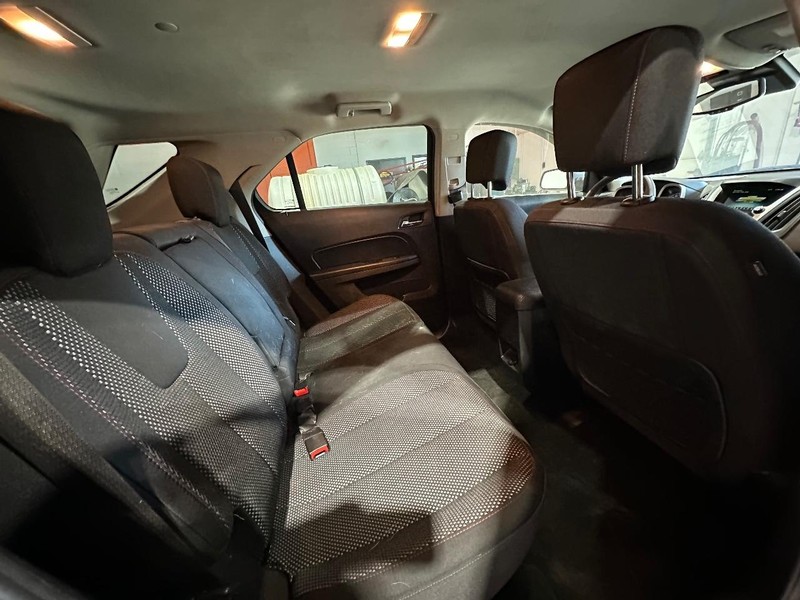 Chevrolet Equinox Vehicle Full-screen Gallery Image 16