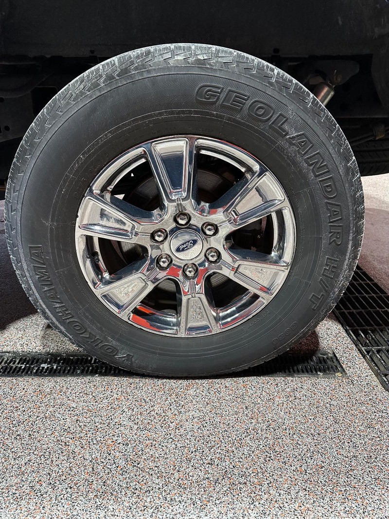 Ford F-150 Vehicle Full-screen Gallery Image 9