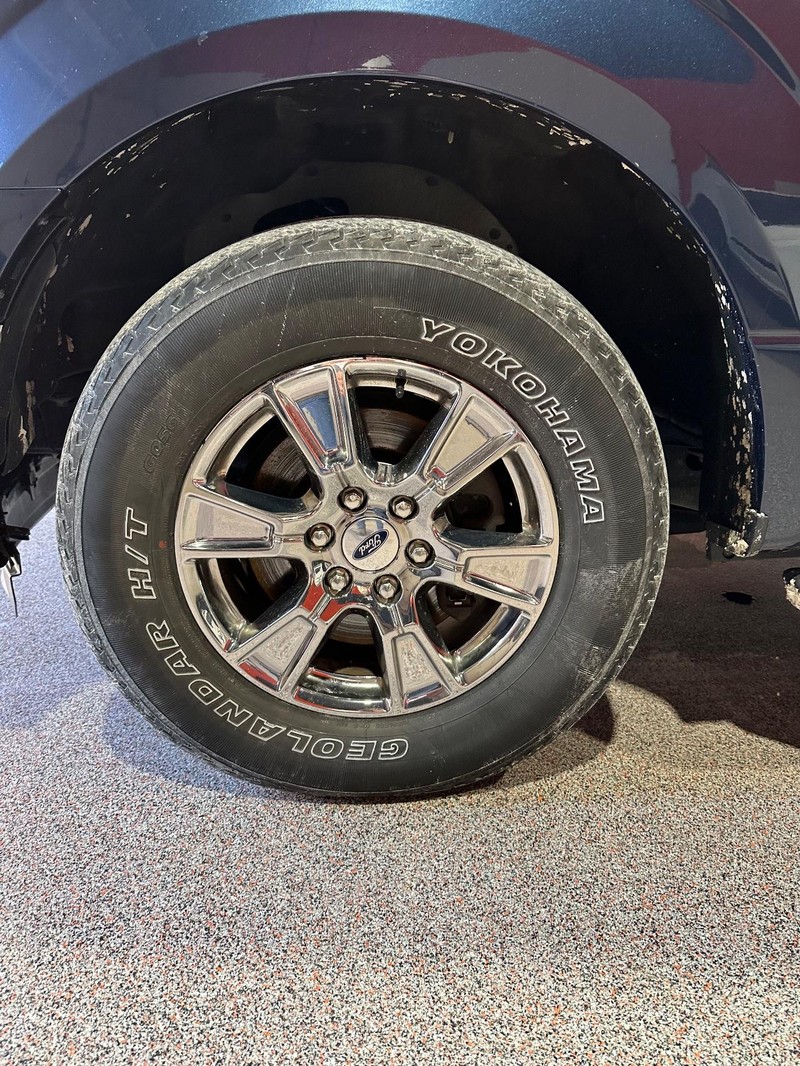 Ford F-150 Vehicle Full-screen Gallery Image 10