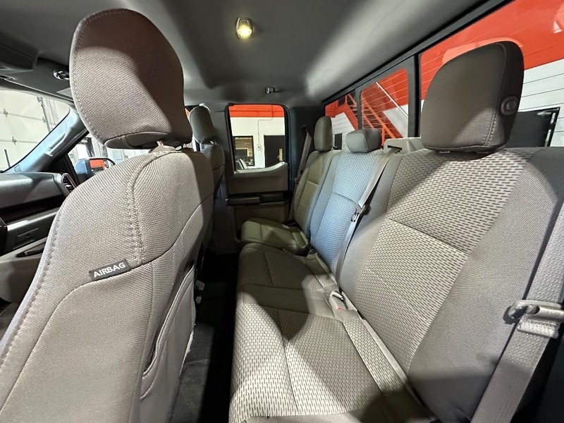 Ford F-150 Vehicle Full-screen Gallery Image 13