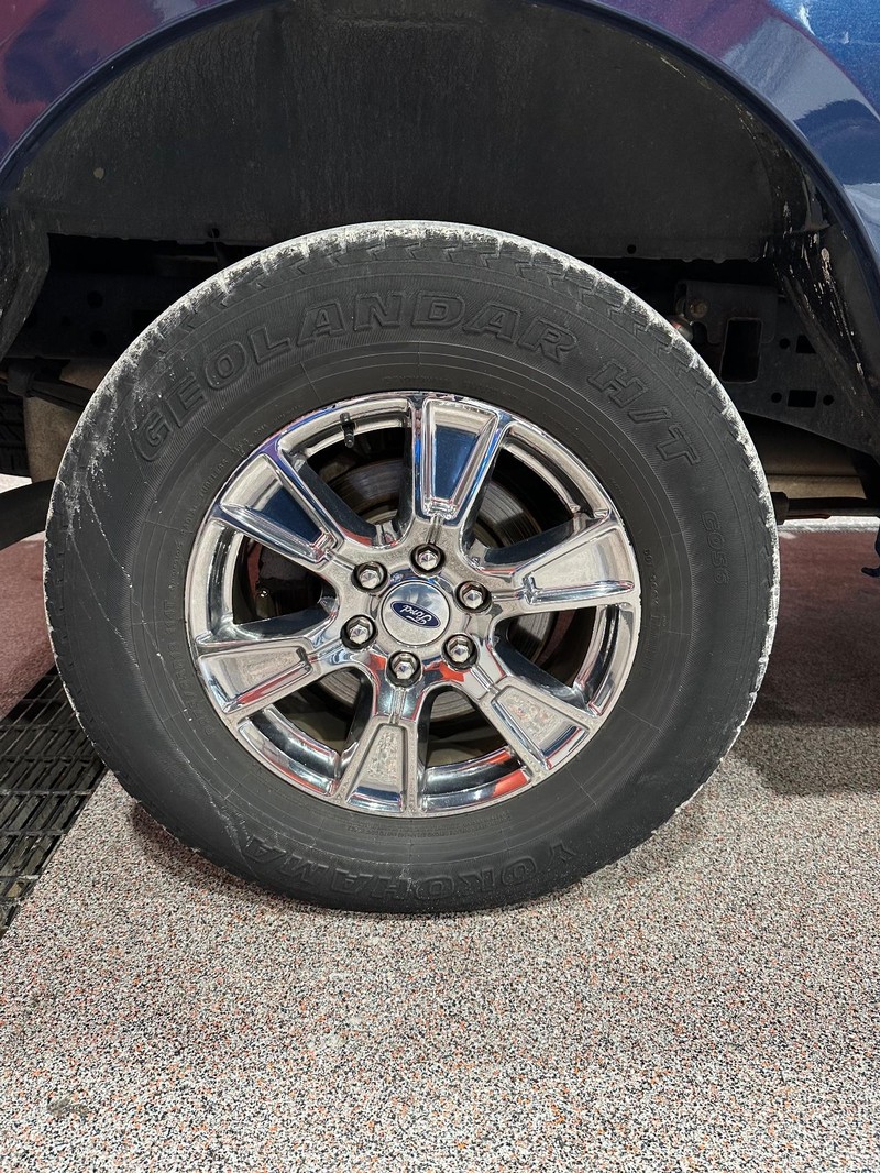 Ford F-150 Vehicle Full-screen Gallery Image 15