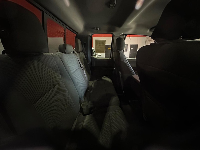 Ford F-150 Vehicle Full-screen Gallery Image 23