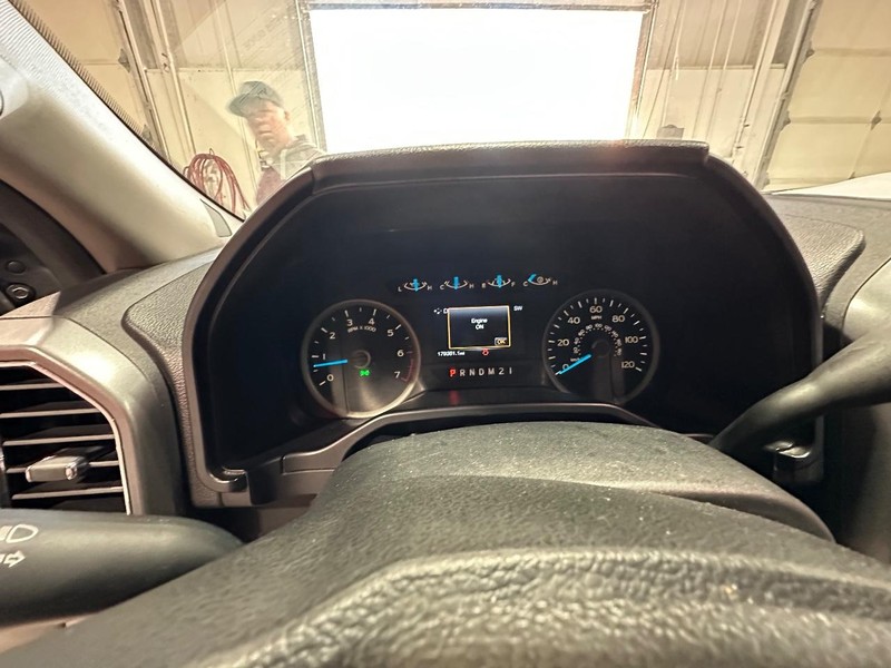 Ford F-150 Vehicle Full-screen Gallery Image 25