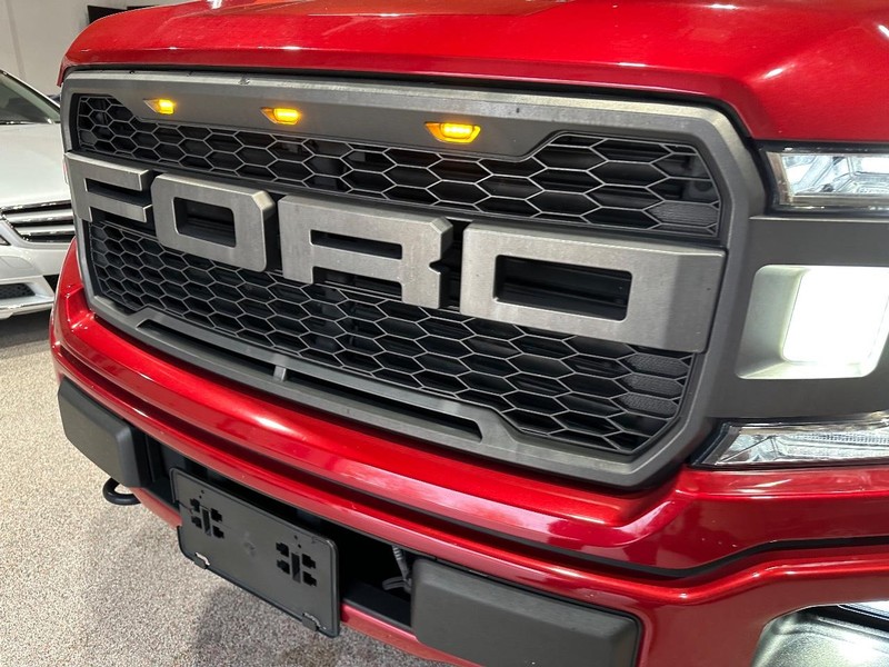 Ford F-150 Vehicle Full-screen Gallery Image 11