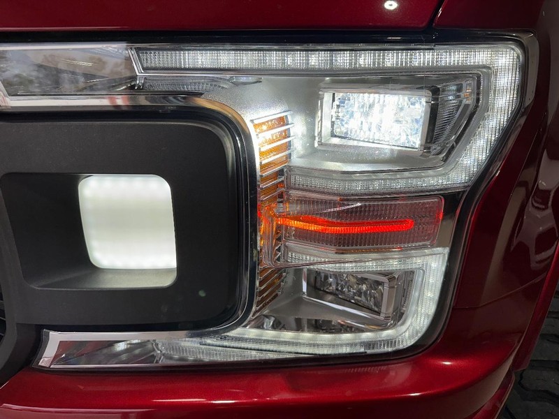 Ford F-150 Vehicle Full-screen Gallery Image 12