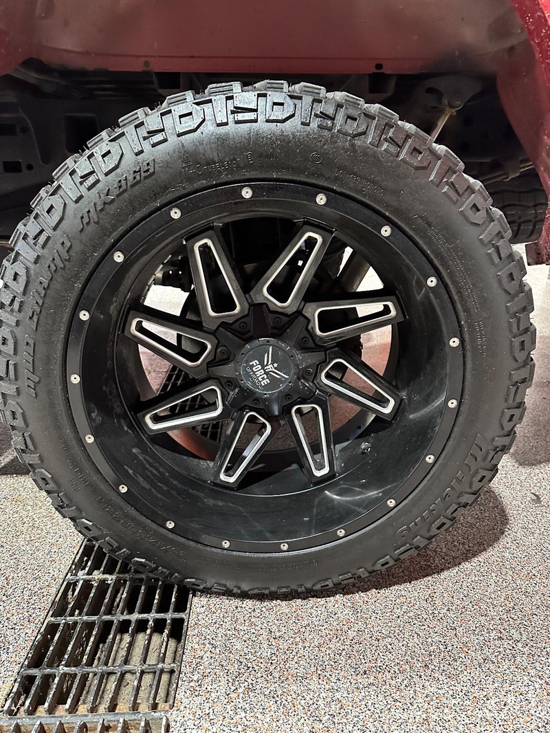 Ford F-150 Vehicle Full-screen Gallery Image 16