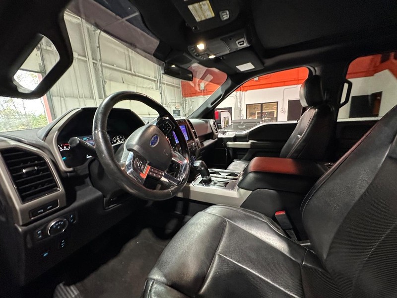 Ford F-150 Vehicle Full-screen Gallery Image 18