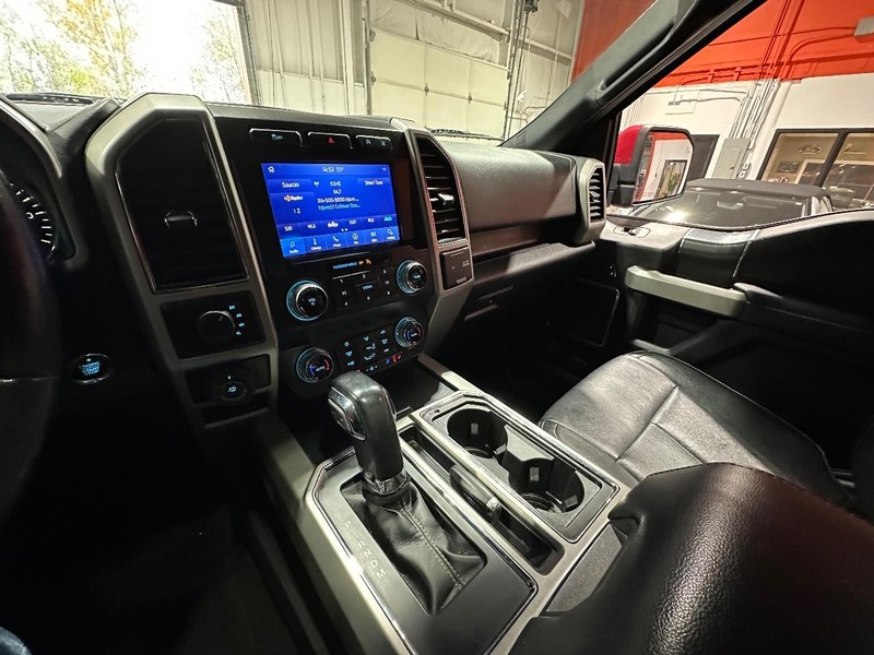 Ford F-150 Vehicle Full-screen Gallery Image 25