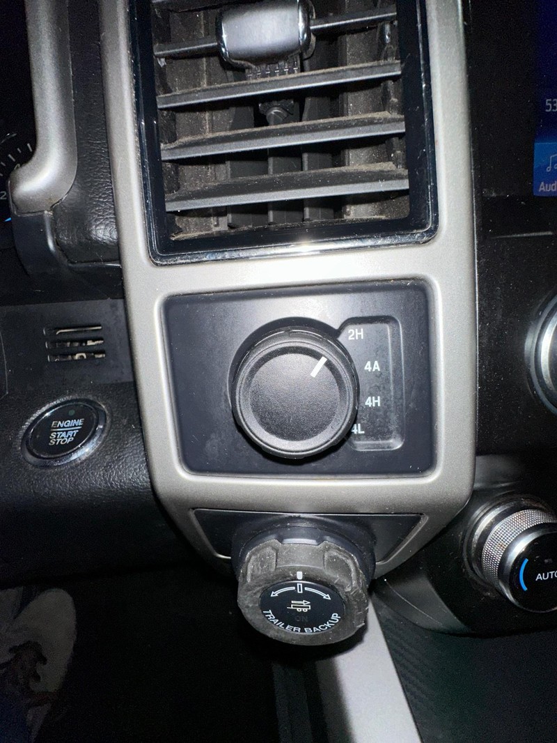 Ford F-150 Vehicle Full-screen Gallery Image 28