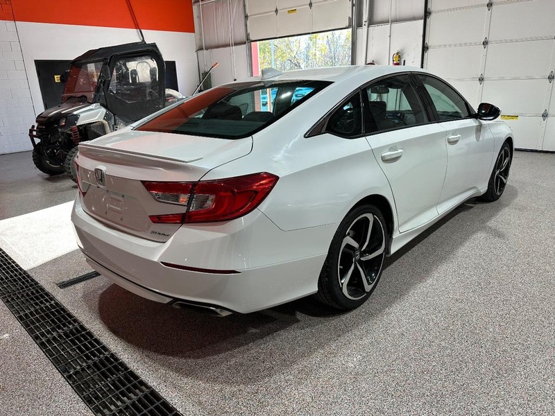 Honda Accord Sedan Vehicle Full-screen Gallery Image 5