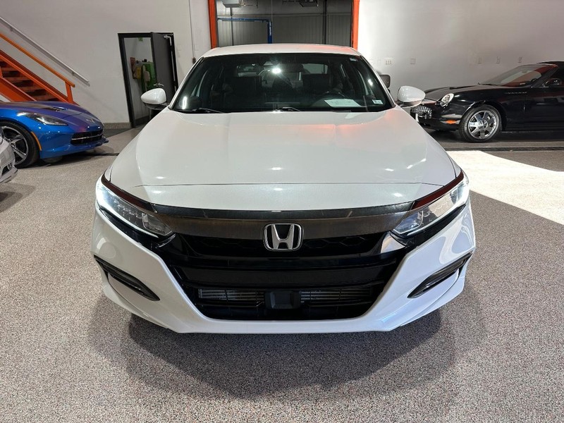 Honda Accord Sedan Vehicle Full-screen Gallery Image 6