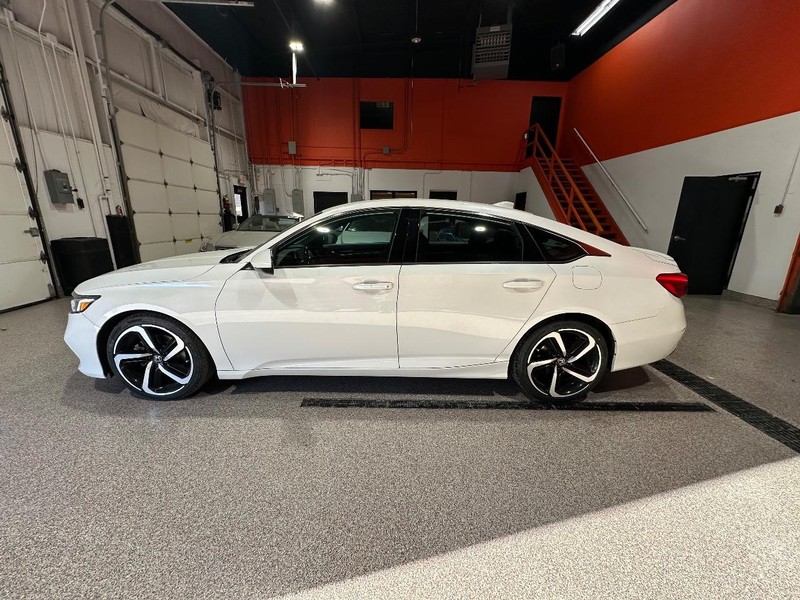 Honda Accord Sedan Vehicle Full-screen Gallery Image 8