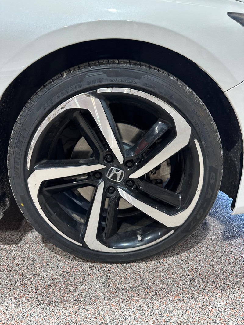 Honda Accord Sedan Vehicle Full-screen Gallery Image 12