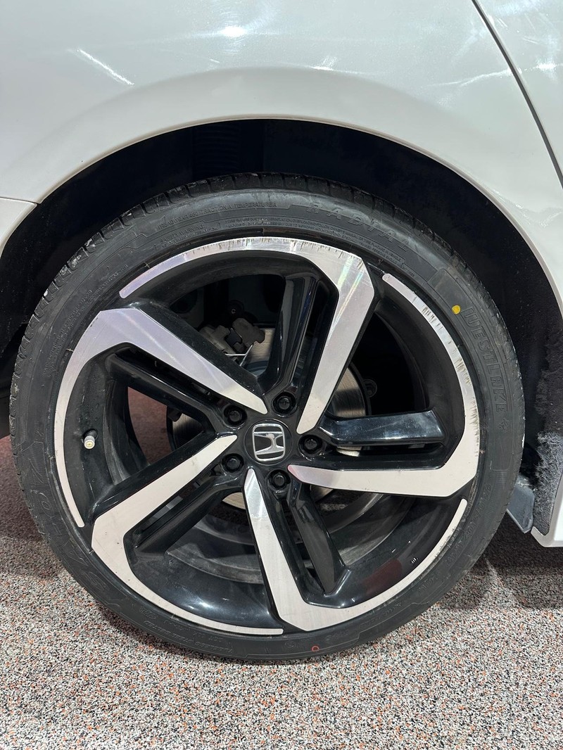 Honda Accord Sedan Vehicle Full-screen Gallery Image 13