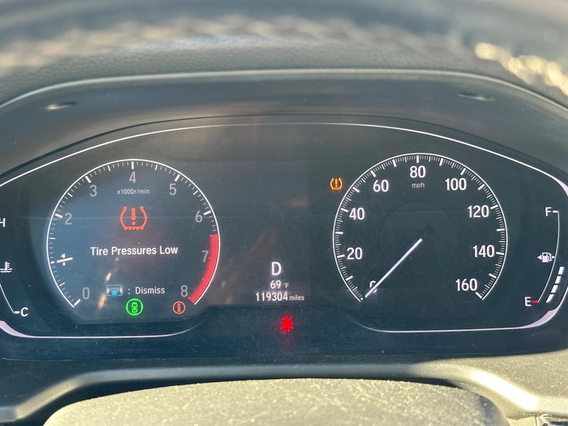 Honda Accord Sedan Vehicle Full-screen Gallery Image 18