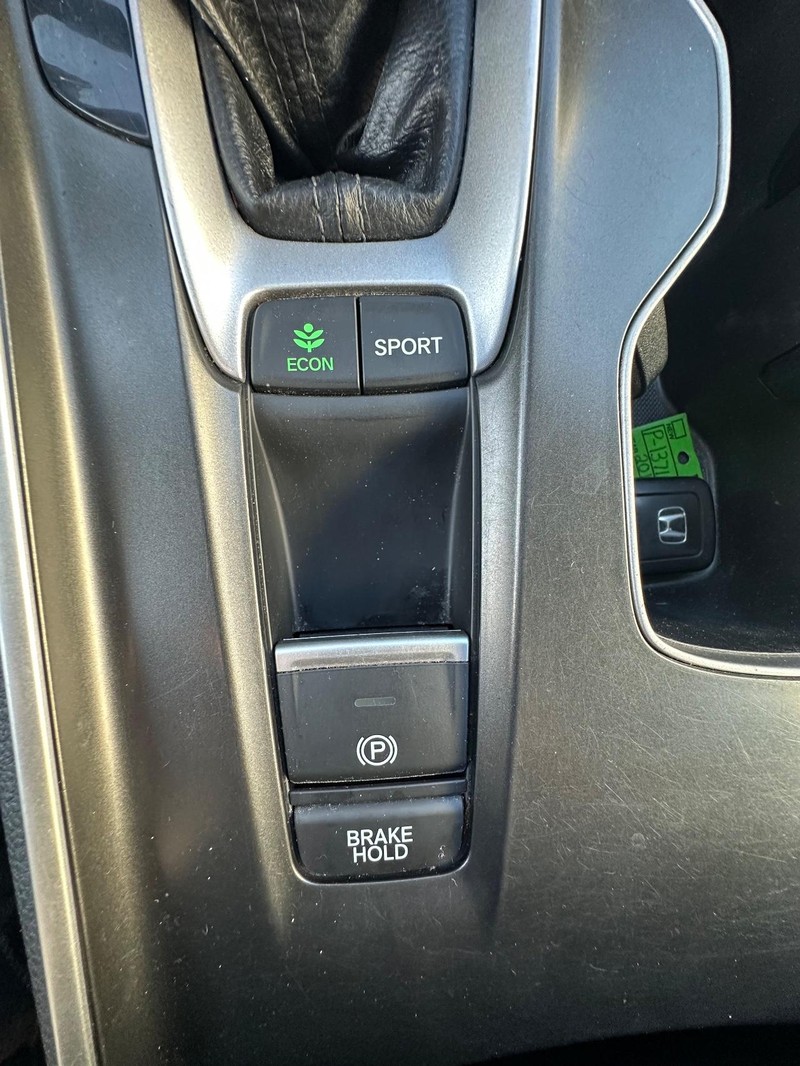 Honda Accord Sedan Vehicle Full-screen Gallery Image 21